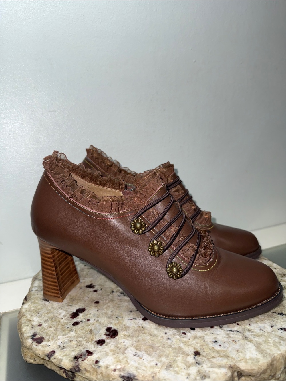 Spring Step L’Artiste LEATHERNLACE Brown Ruffle Lace-Up Block Heel Pumps 40 (9)